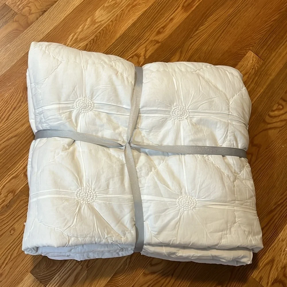 Anthropologie Estie Voile Quilt sz Queen NWT